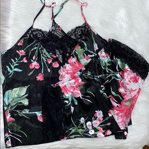 ✨SOLD✨Floral satin sleep set